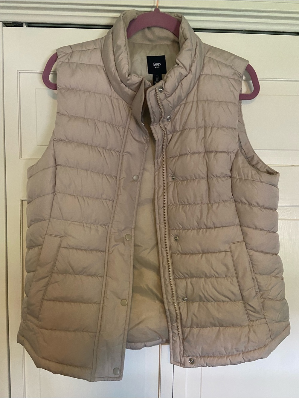 GAP Women’s Light Beige Quilted Puffer Vest